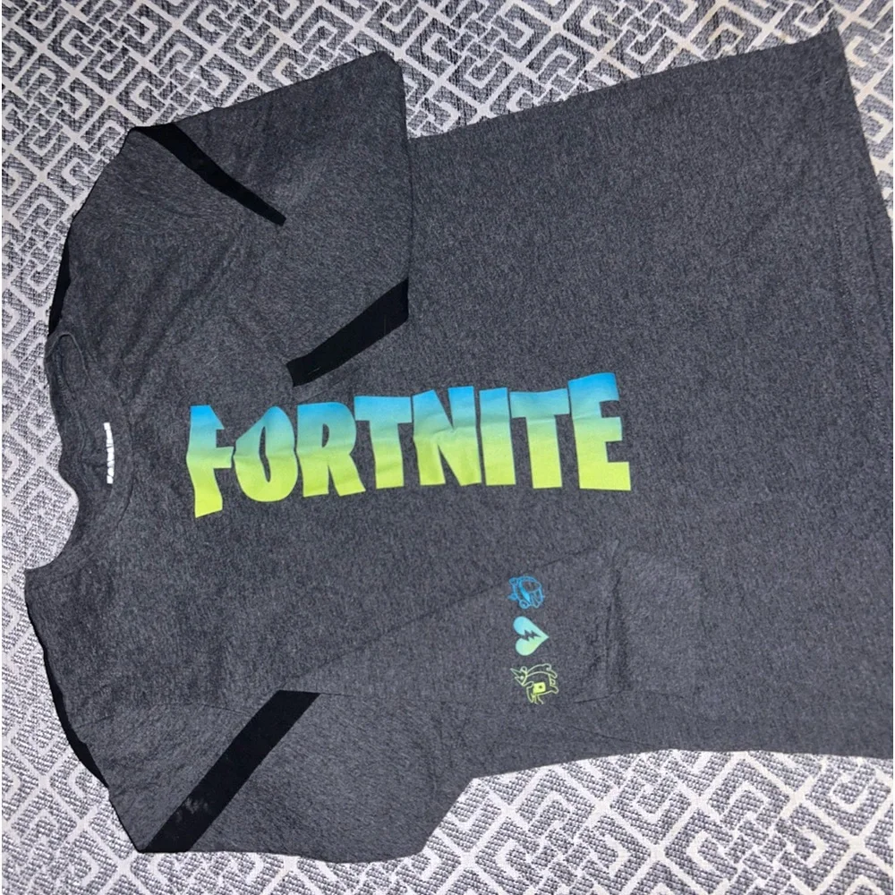 XL Fortnite long sleeve t-shirt - Picture 2 of 4
